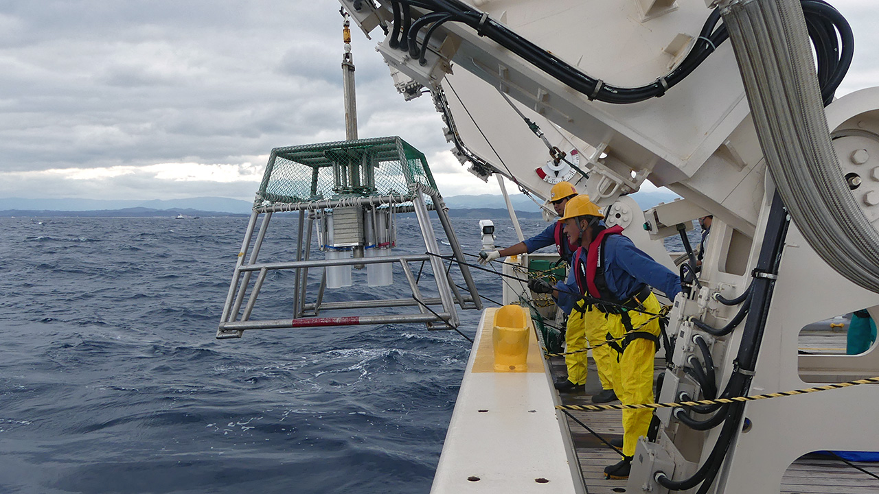 Research vessel Shinsi Maru