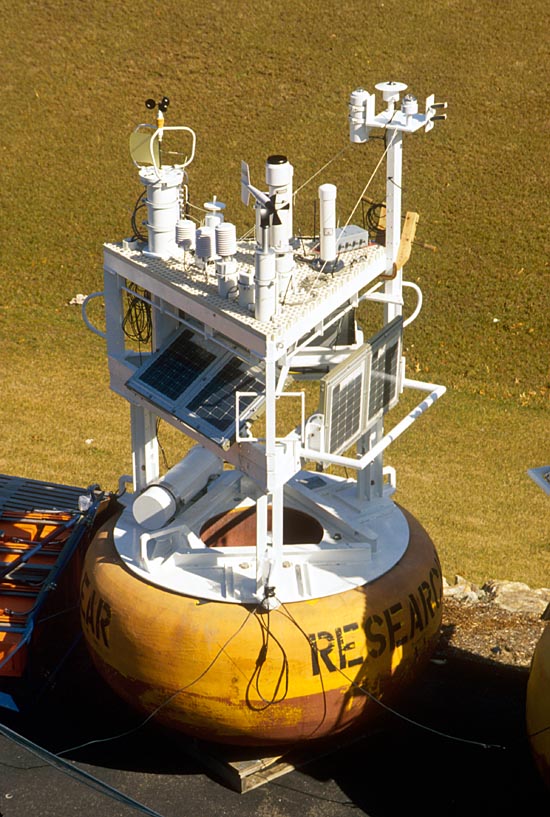 Toroid-shape buoy