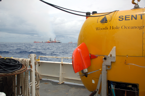 Funded by NSF and developed and operated by WHOI, Sentry is capable of exploring the ocean down to 14,764 feet (4,500 meters) depth. Equipped with its advanced analytical systems, it was able to crisscross plume boundaries 19 times to help determine the trapped plume?s size, shape, and composition.