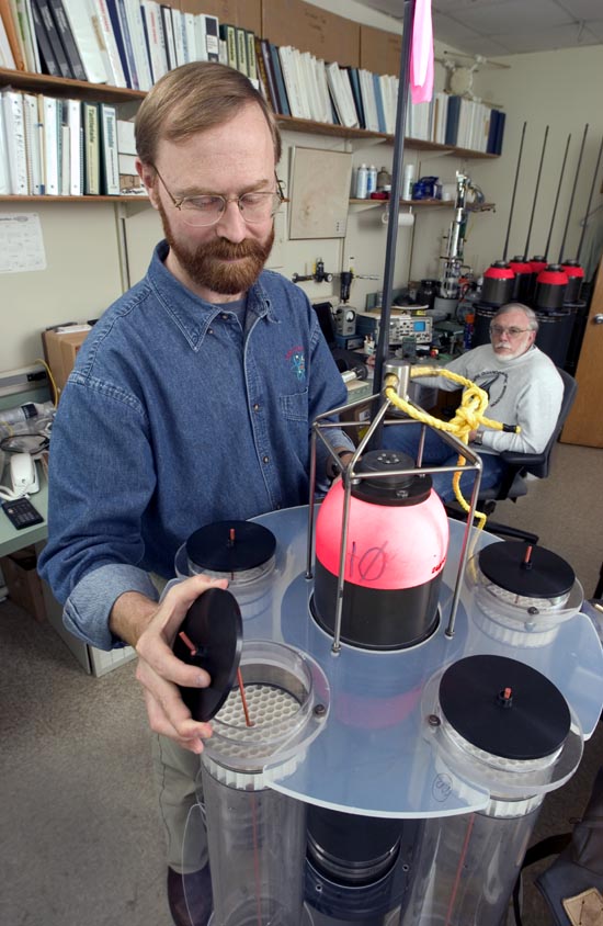 neutrally buoyant sediment trap