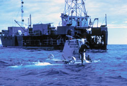 Alvin and its former mother ship, Woods Hole Oceanographic Institution’s R/V Lulu.