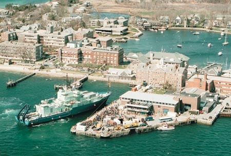 R/V Atlantis Arrives