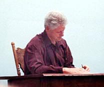 Clinton signing Oceans Act 2000