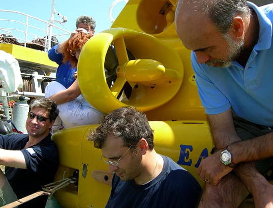 We All Lean on a Yellow Submarine