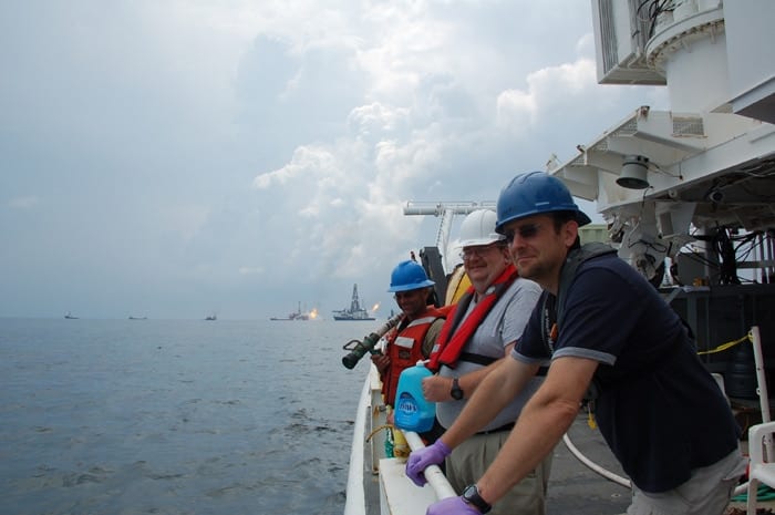 Ben_microbes2_700-Dan_Torres_Endeaver-2010_06_21-DSC_2434_163373.jpeg