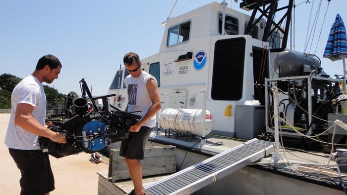 lange2_700_3d_camera_load_on_NOAA_boat_166013.jpeg