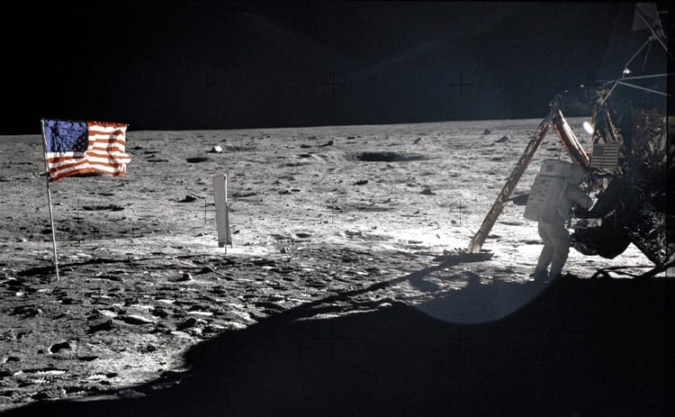 armstrong-on-themoon_350_250183.jpg