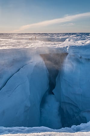 Joughin_moulin_Greenland2013-2_386494.jpg