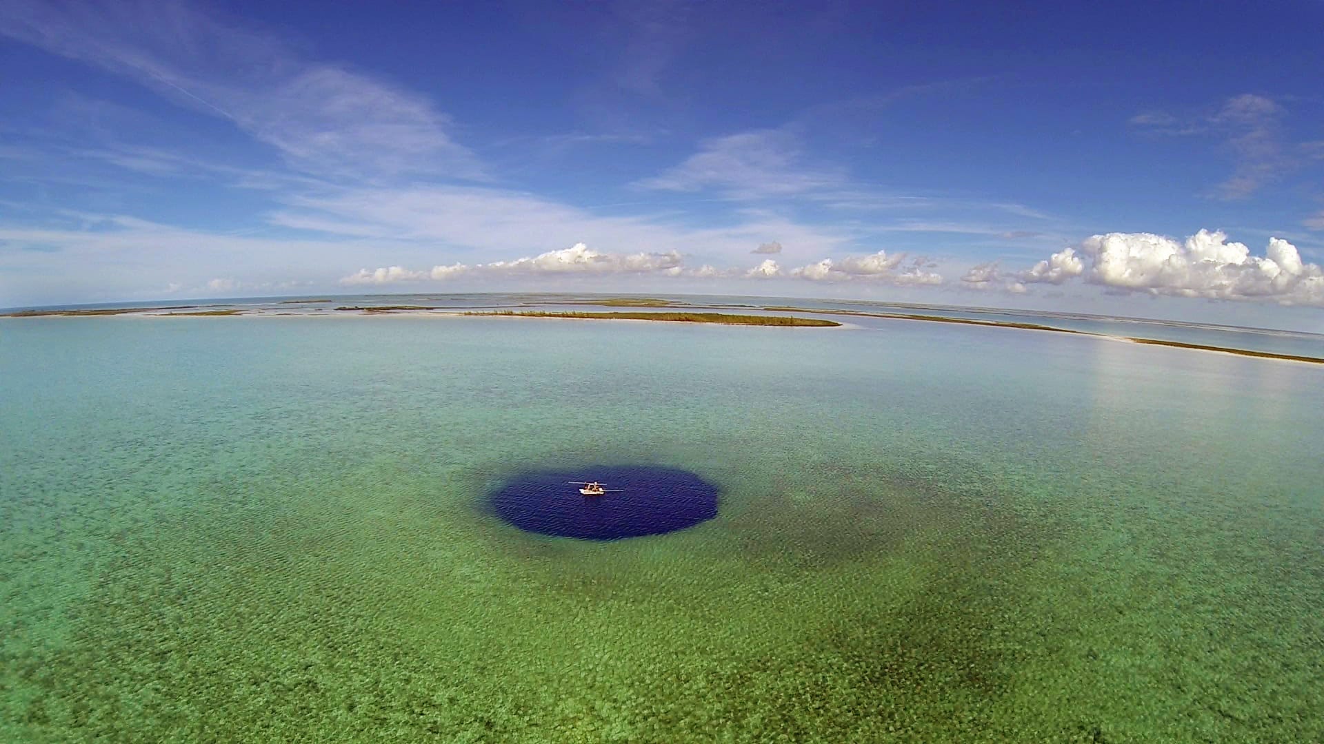 blue hole in bahamas