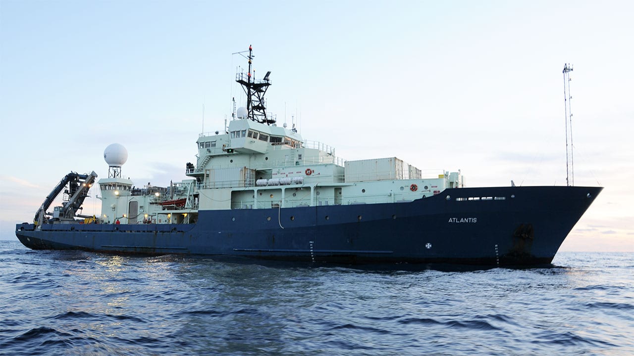 how does a research vessel work