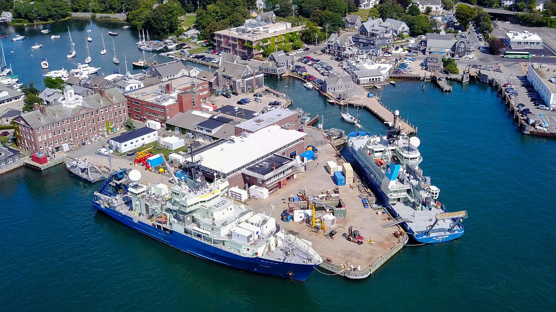 Why is the ocean blue? - Woods Hole Oceanographic Institution