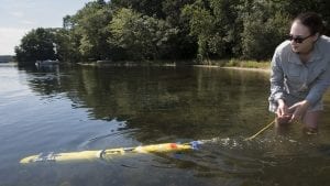 Erin Fischell tests a new autonomous underwater vehicle