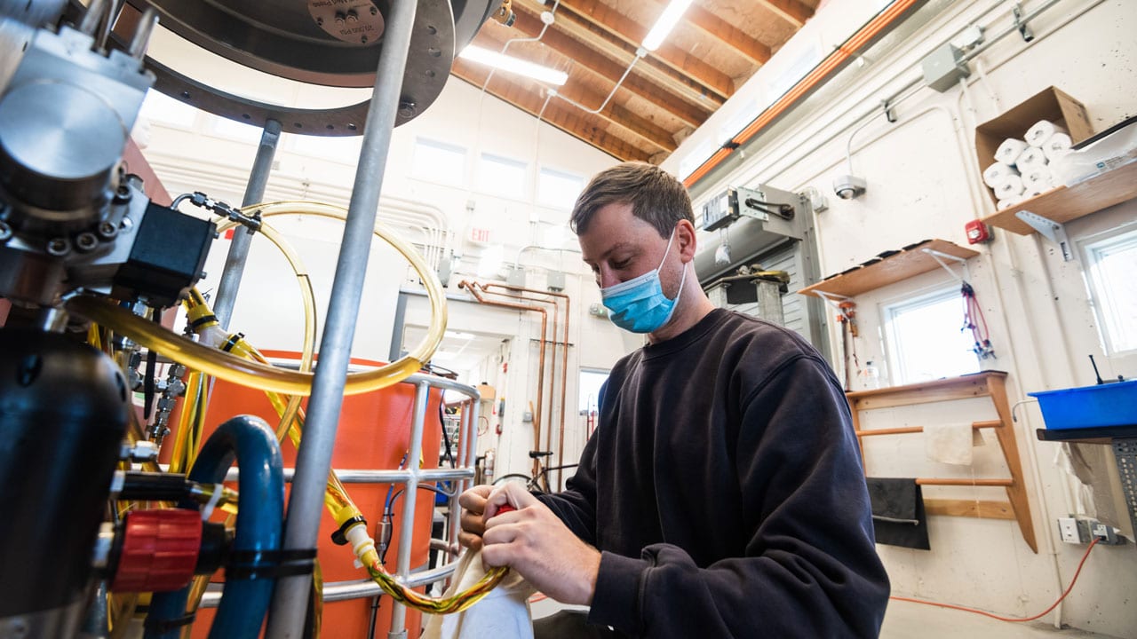 Francis Elder testing new variable ballast pump for Alvin