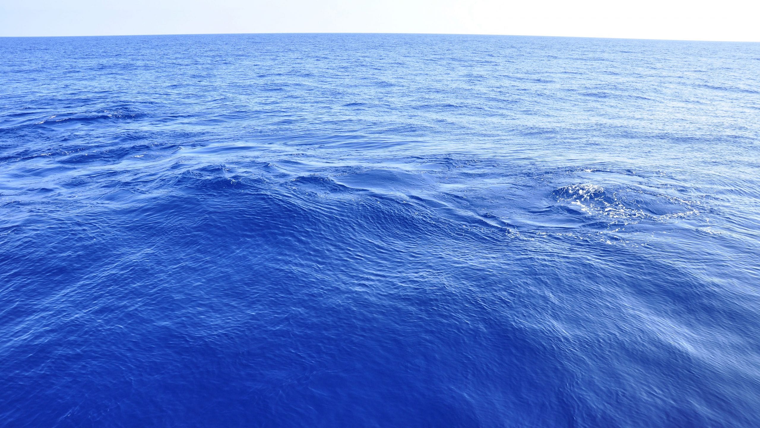Proč je oceán modrá?