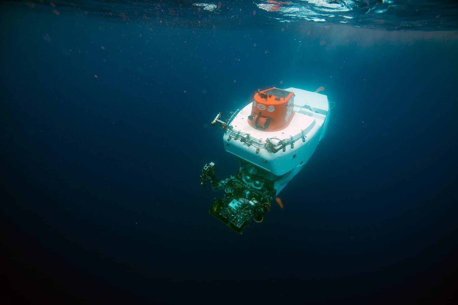 Why is the ocean blue? - Woods Hole Oceanographic Institution