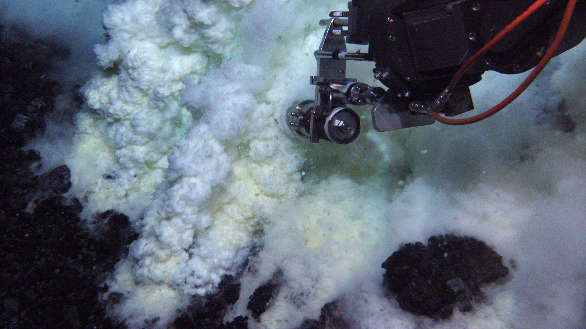 under water volanco