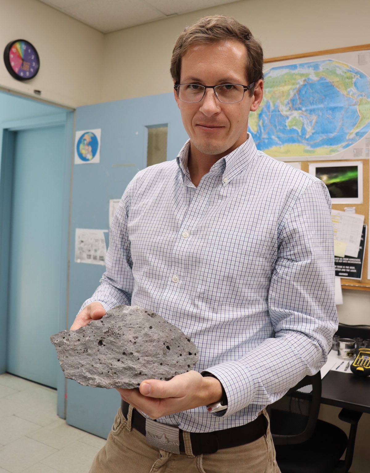 Horton shows a lava collected from Fagradalsfjall volcano in his lab at WHOI. (Photo by Elise Hugus, © Woods Hole Oceanographic Institution)
