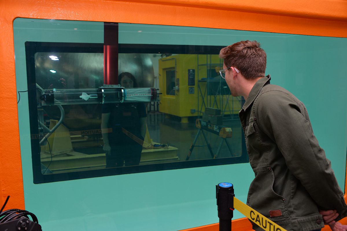 WHOI engineer Ben Weiss (right) works with Weston (background) to test a prototype of the hadal sampler in the AVAST test tank. (Photo by Elise Hugus, © Woods Hole Oceanographic Institution)