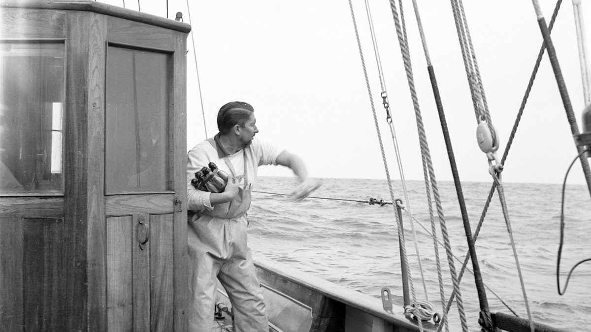 Hahn throwing bottle