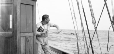 Hahn throwing bottle
