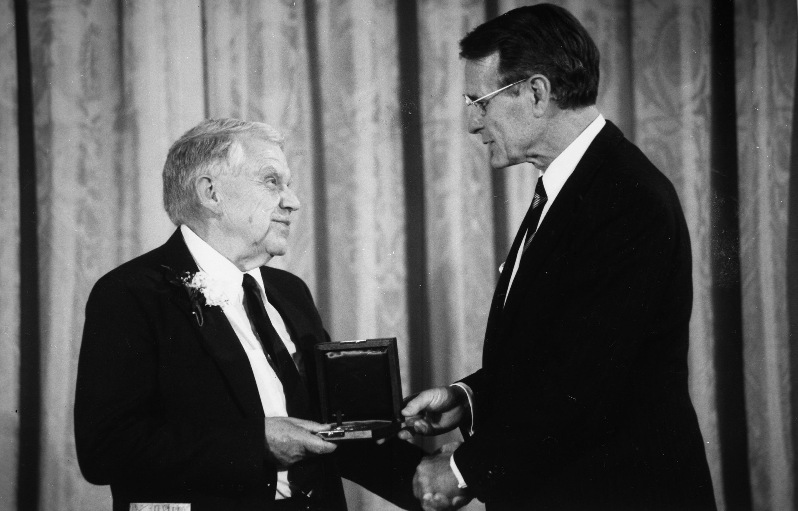archives MiscPeople stommel-h13 copy 2 In 1980, Stommel himself was recognized by then President George H.W. Bush (right), who awarded him the National Medal of Science for his achievements.