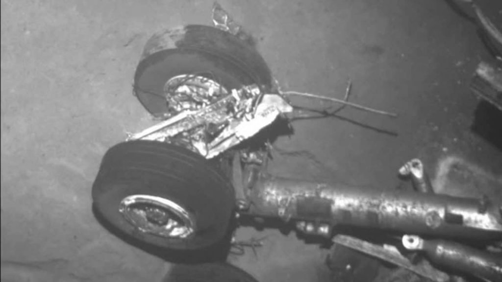 Landing gear from Air France Flight 447 photographed from a REMUS 6000 autonomous underwater vehicle (AUV). (BEA/Woods Hole Oceanographic Institution)