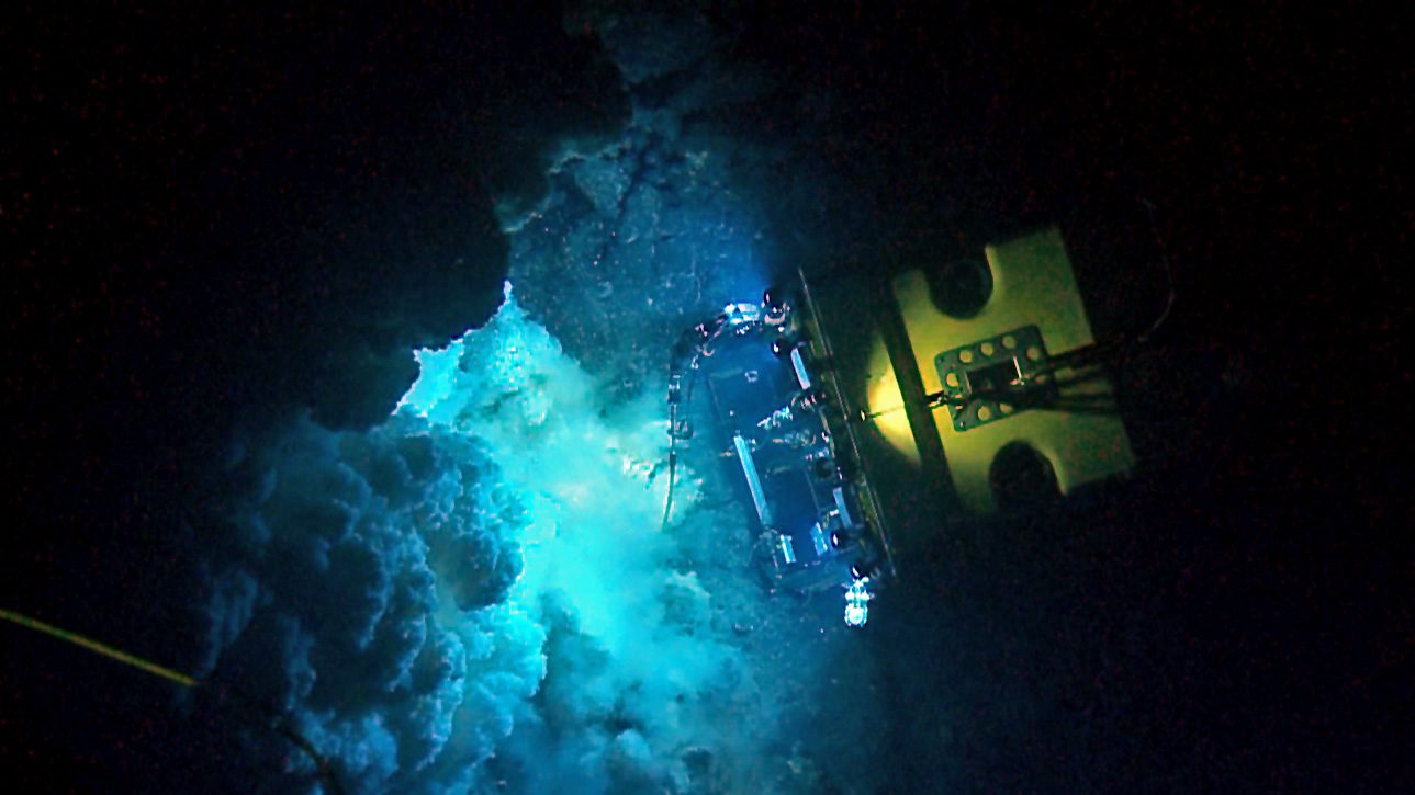 Overhead view of ROV Jason working at an underwater volcano site. (© Woods Hole Oceanographic Institution)