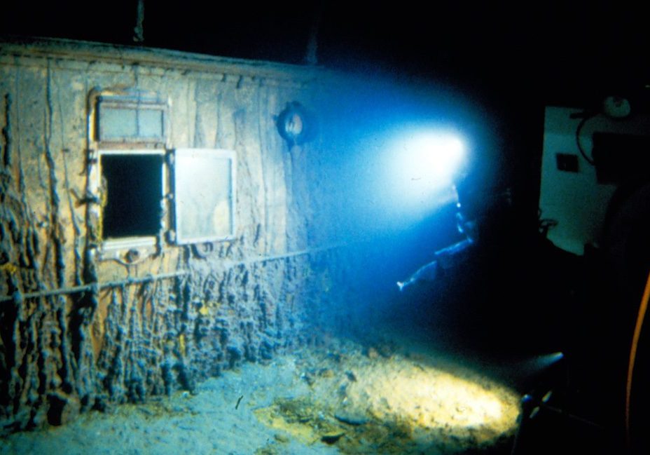 Titanic-deck-bulkhead.jpg